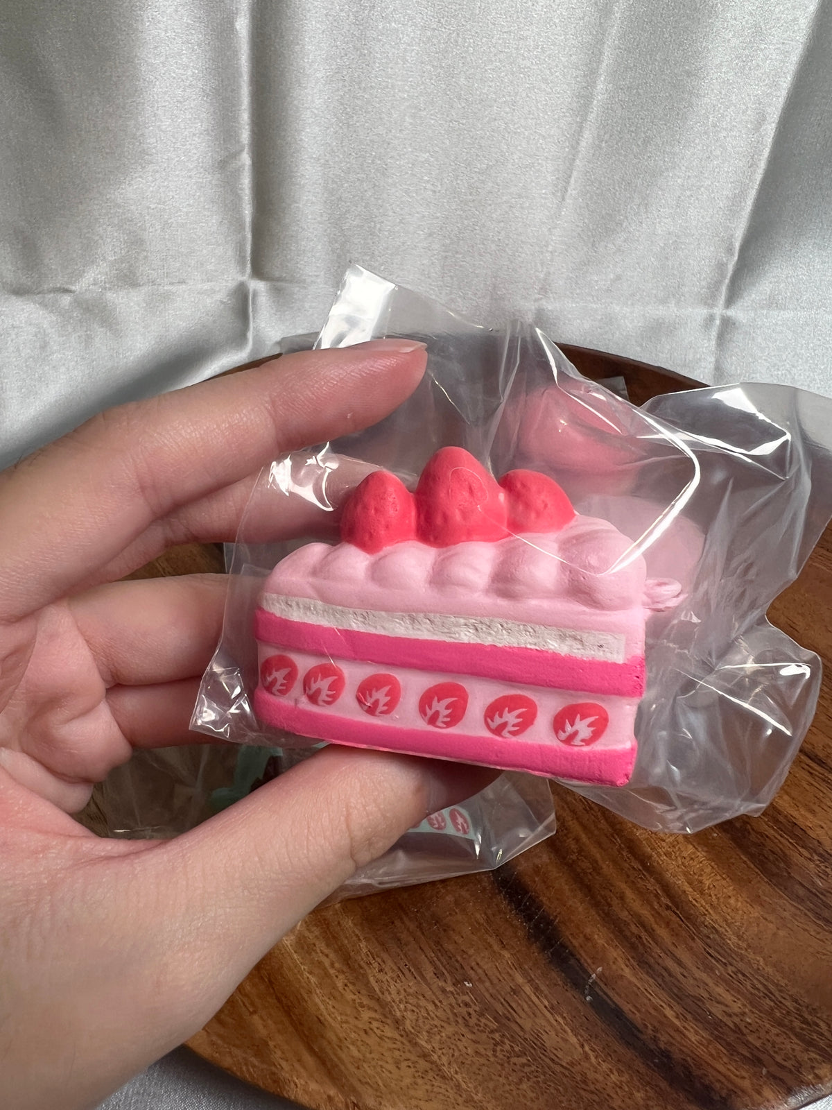 iBLOOM Chocolate Cheesecake Mini Sweet Color Squishy