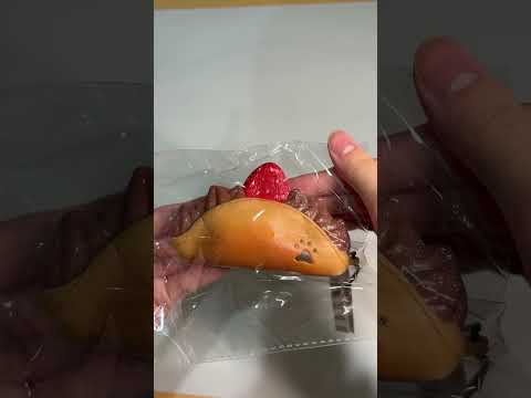 iam Strawberry Omelet Bread Squishy Keychain – Slow Rising Kawaii Dessert Charm
